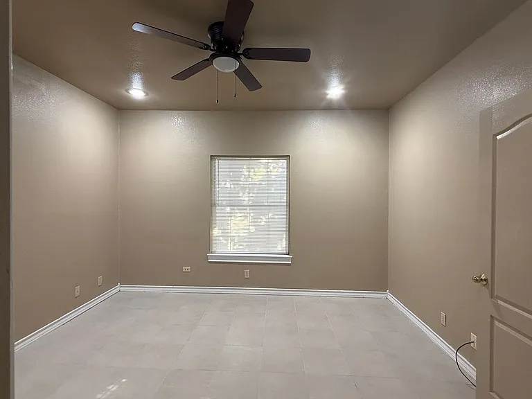 1401 E Gustavus St #16 — Photo 10