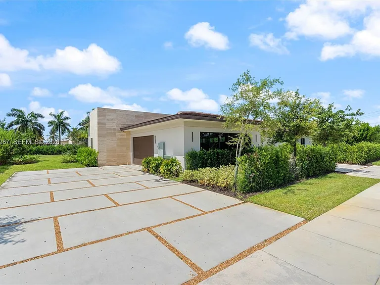 14930 SW 16th Ct — Photo 3