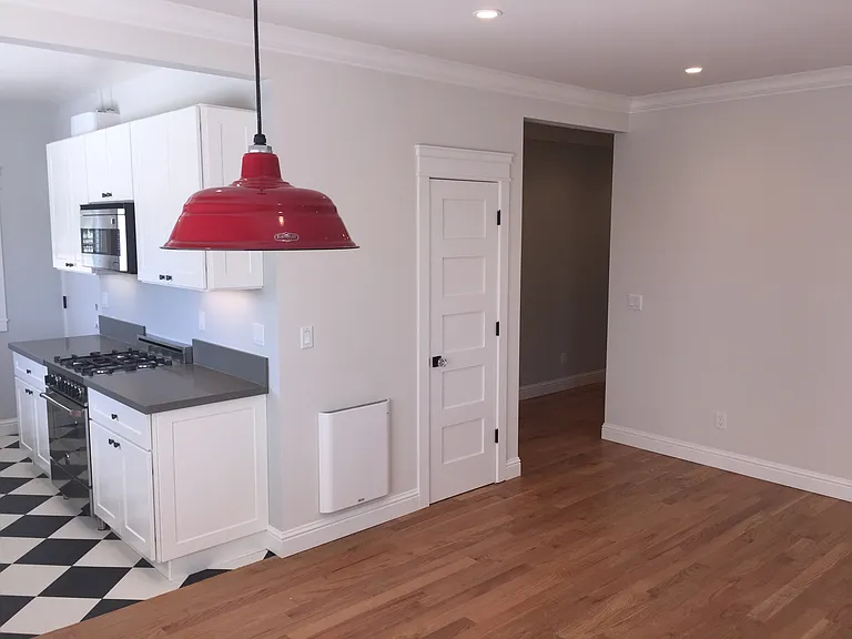 801 53rd St #5 — Photo 3