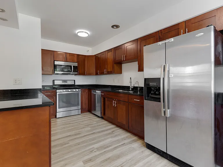 1113 Orleans Dr — Photo 7