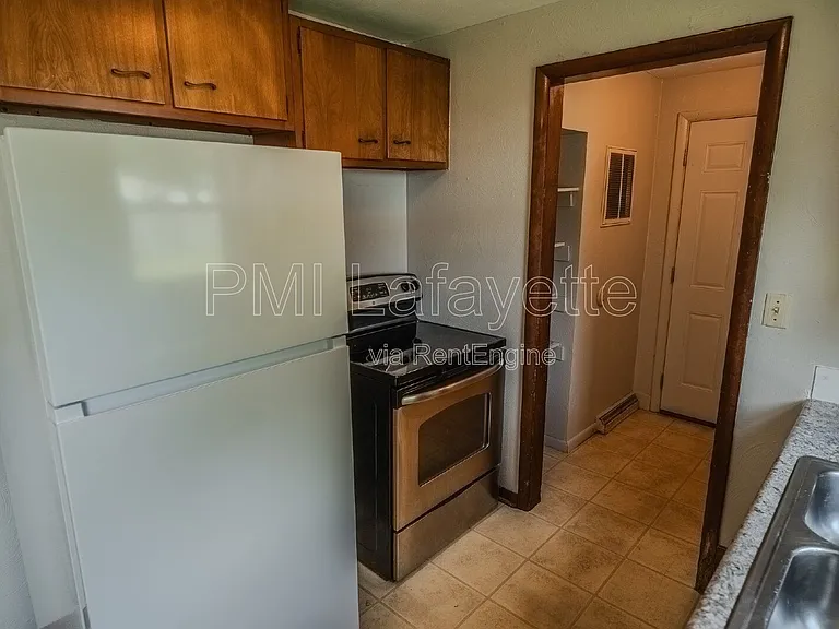 442 Lamplighter Ln — Photo 6