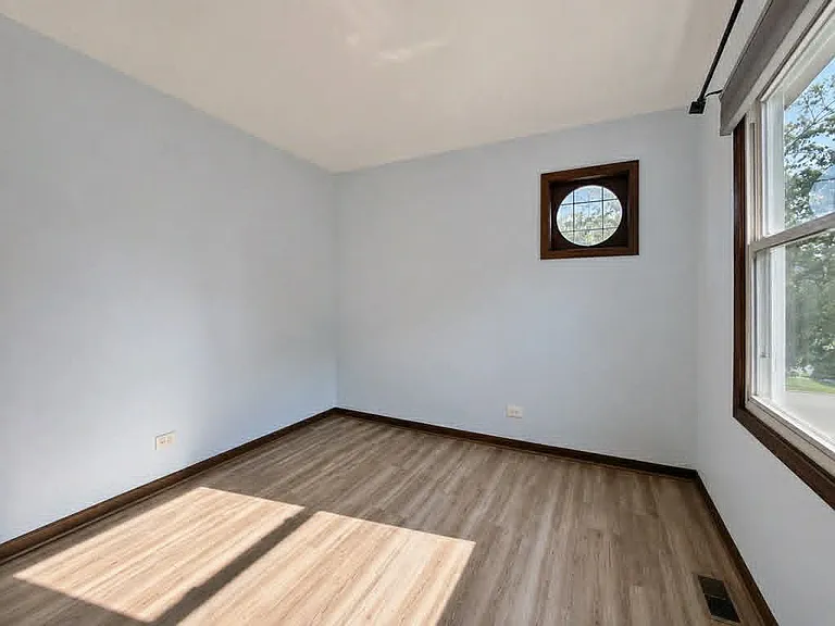 1696 Vermont Dr — Photo 15