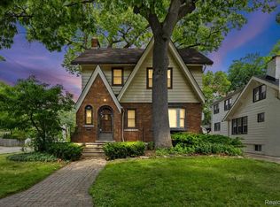 43 Wellesley Dr, Pleasant Ridge, MI 48069