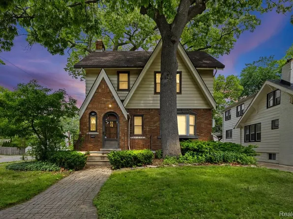 43 Wellesley Dr, Pleasant Ridge, MI 48069