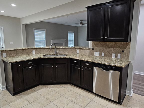 3rd image of 1038 Albany Park Dr