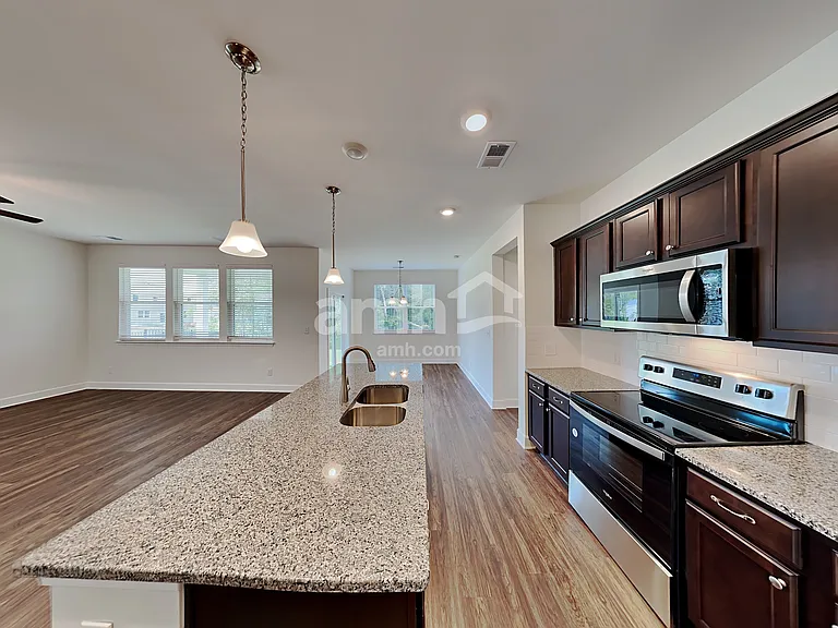 5823 Zurich Rd — Photo 4