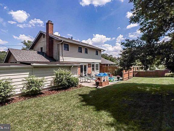2nd image of 4000 Oak Hill Dr