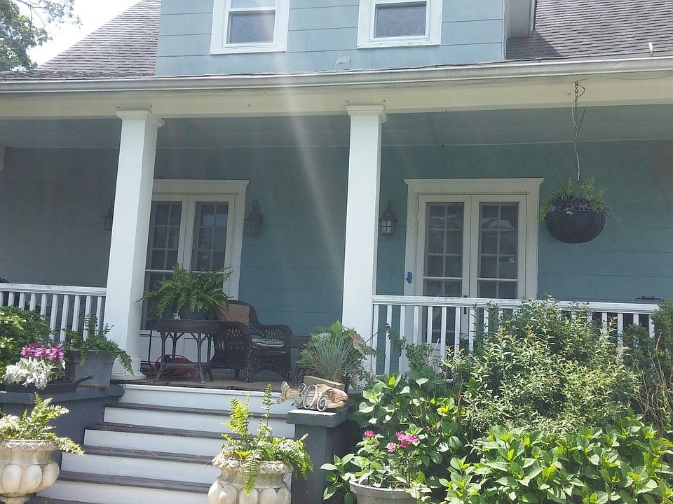 Ocean air, tranquil porches.