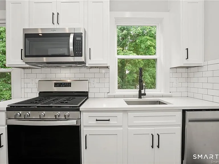 174 Coram Ave #2B — Photo 3