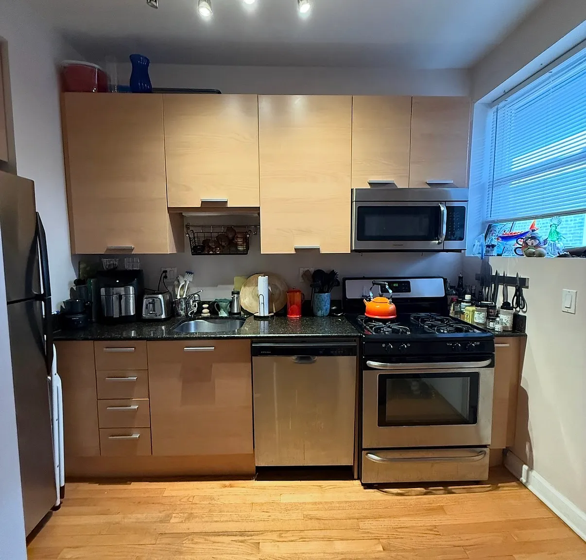 2 bed, 750 sqft, $2,200 — Photo 3