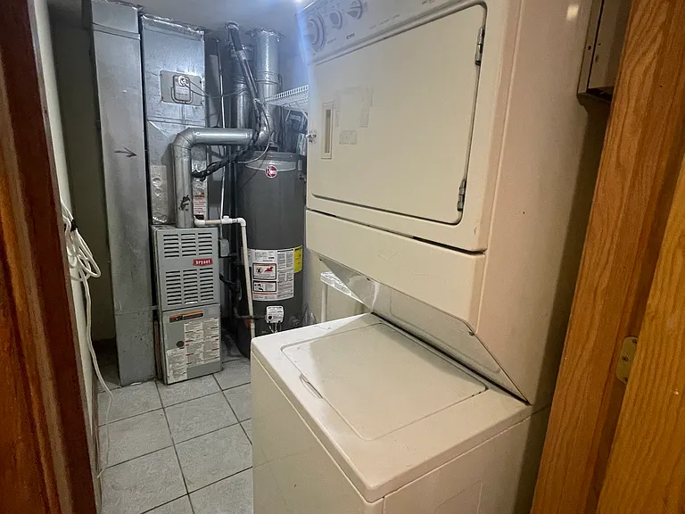 2431 W Lexington St — Photo 8
