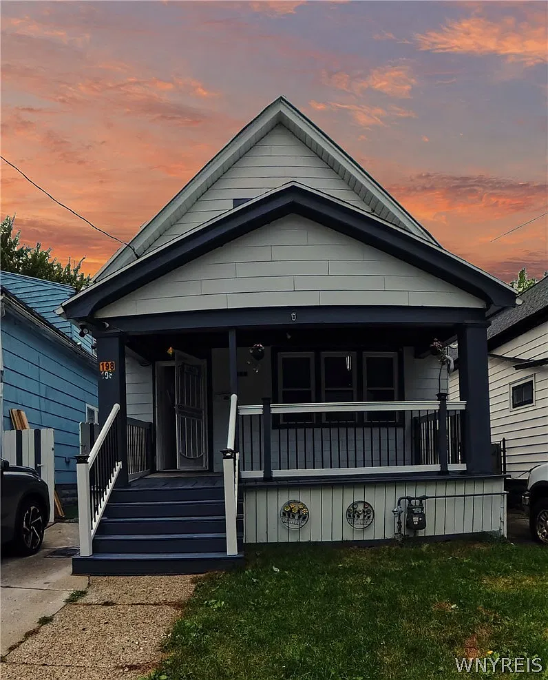 4 bed, 2.0 bath, 1200 sqft, $1,800 — Photo 1