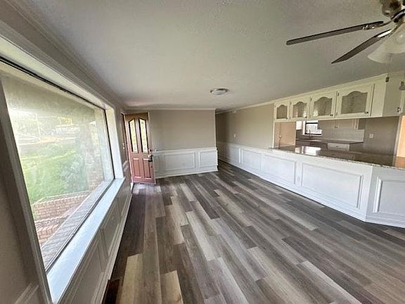 5th image of 202 W 1st St