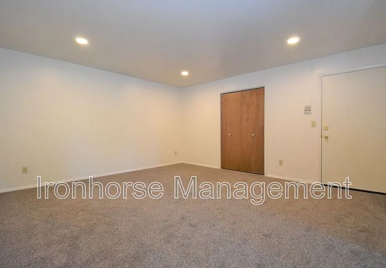 813 W Villard St #71 — Photo 5