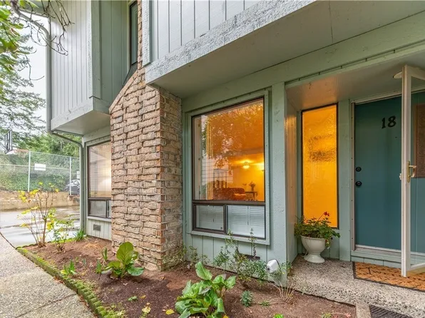 1035 156th Ave NE APT 18, Bellevue, WA 98007