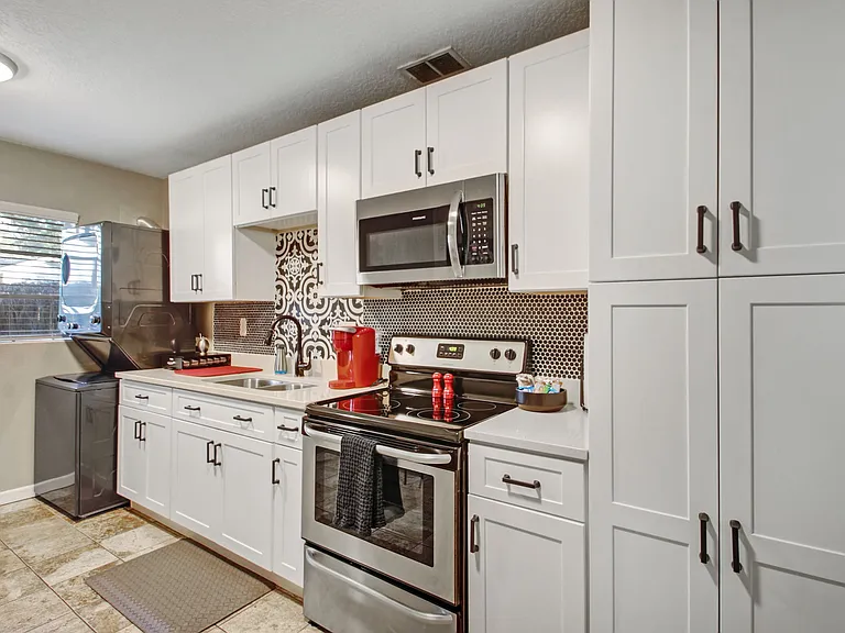 805 West St #B — Photo 11