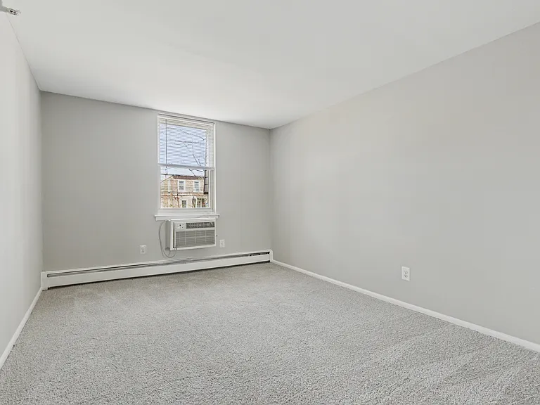 450 Green Apartments — Photo 7