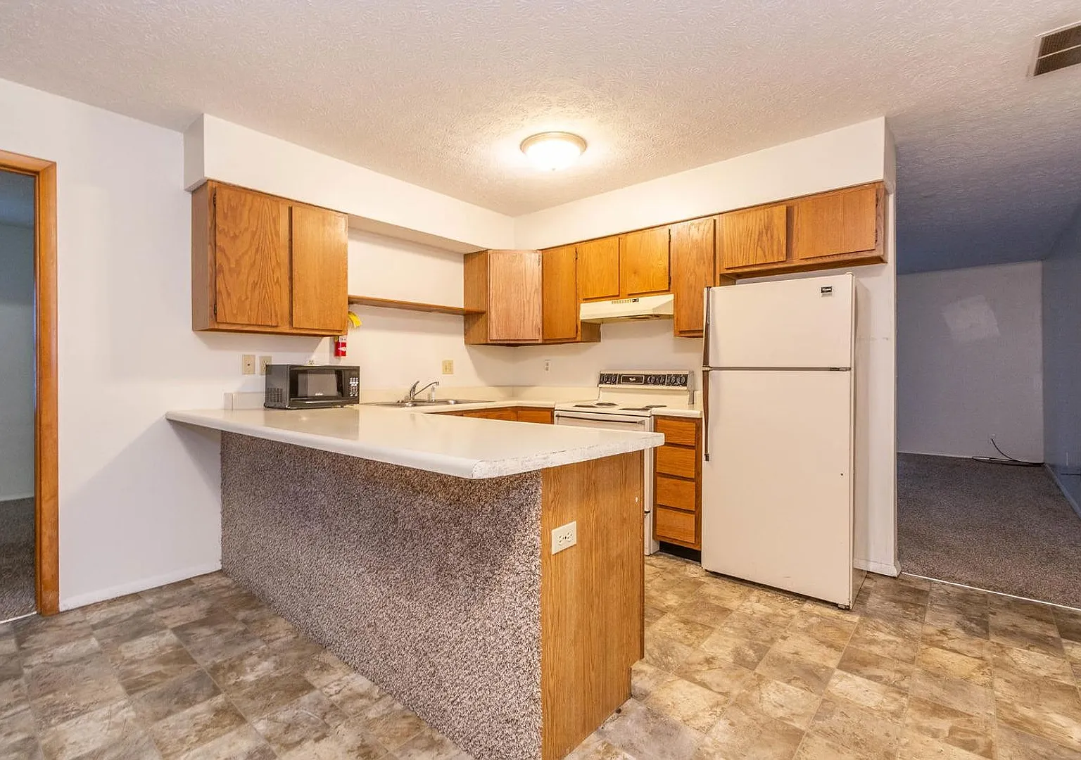 539 Henderson Crossing - Half Off Admin Fees & $350 Gift Card! — Photo 3