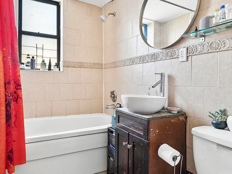 108 Seigel St #14 — Photo 4