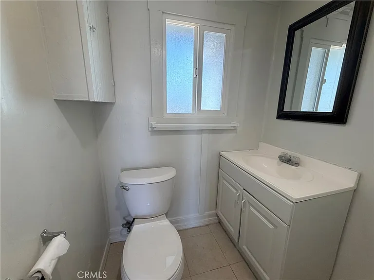 811 E Wells St — Photo 9