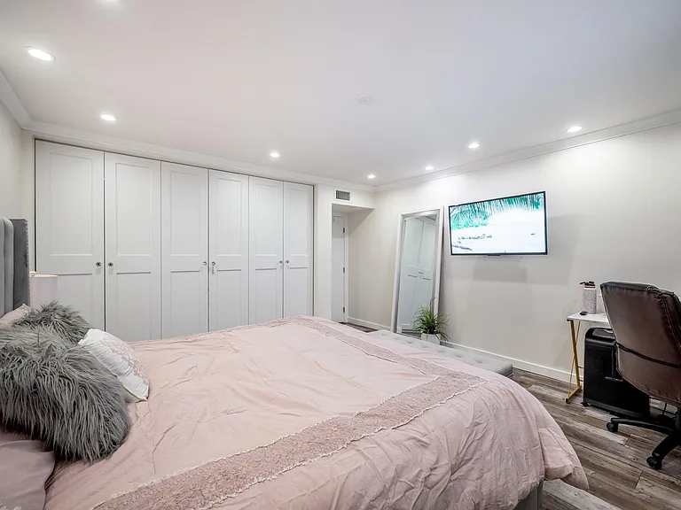 330 N Jackson St #316 — Photo 19