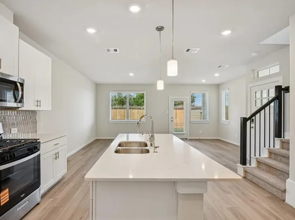 2404 King Mackerel Dr, Kemah, TX 77565