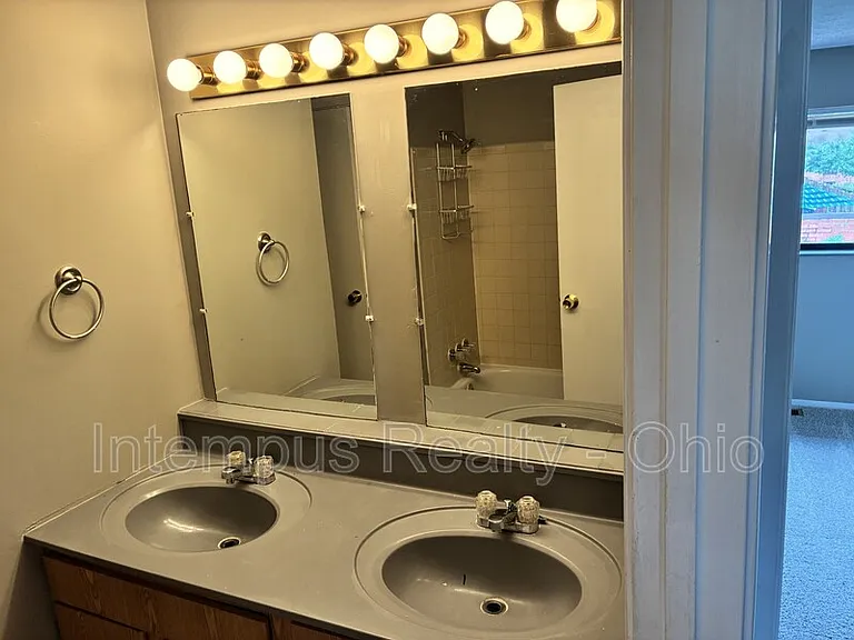21 King Arthur Ct — Photo 18
