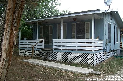 1st image of 412 Rainbow Dr.