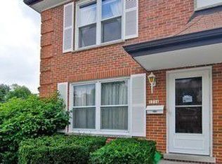 1716 Pickwick Ln, Glenview, IL 60026