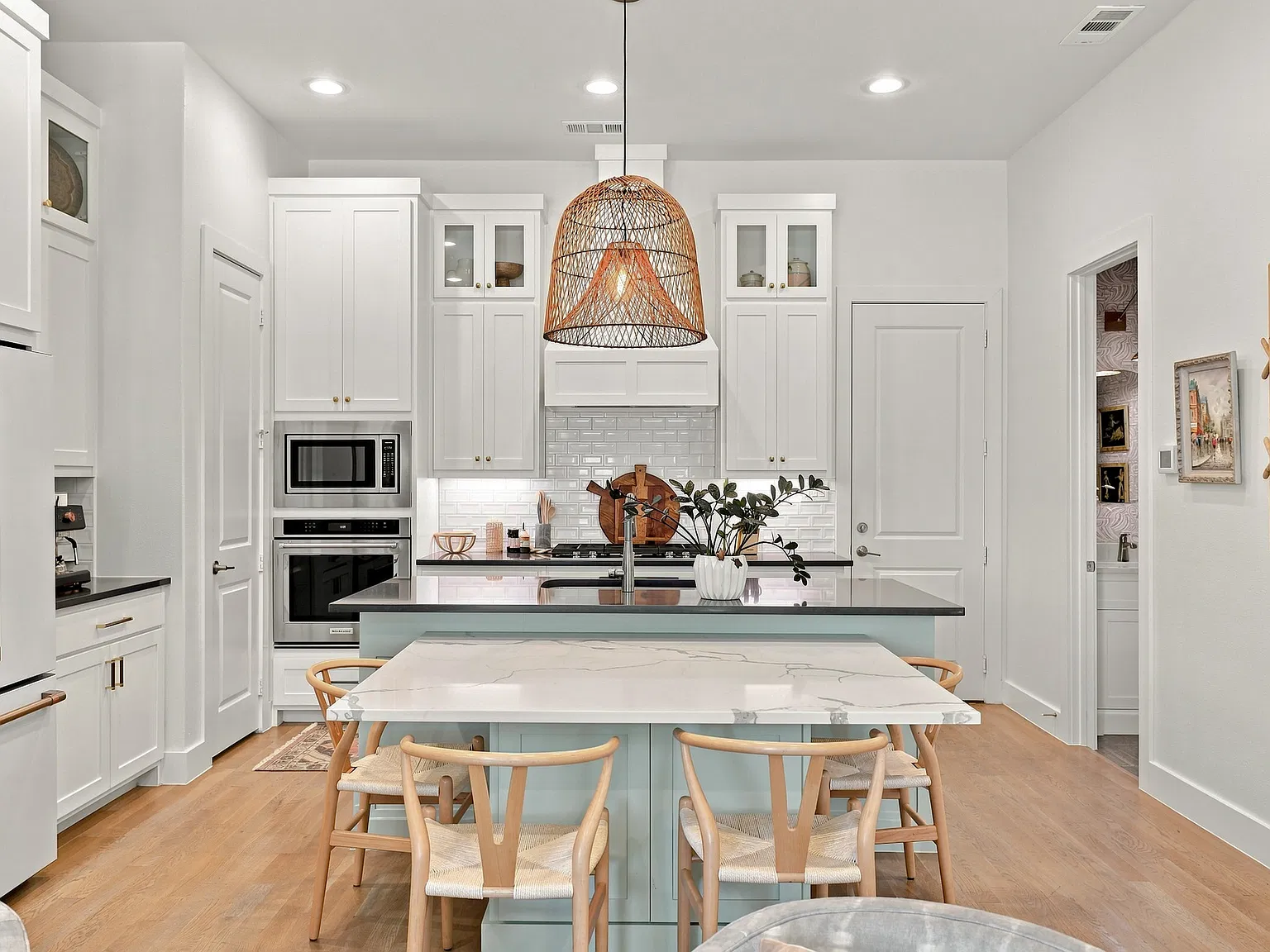 2 bed, 1887 sqft, $3,400 — Photo 3