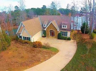 511 Beacon Shores Dr, Seneca, SC 29672