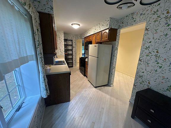 5th image of 401 Browning Ln
