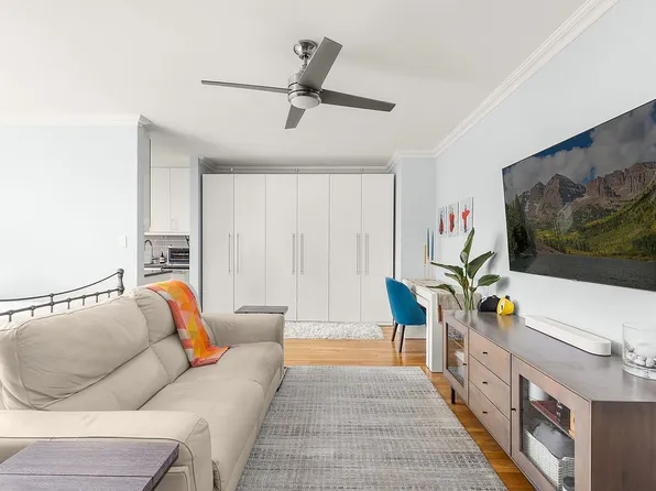 100 W 12th St APT 6T, Manhattan, NY 10011