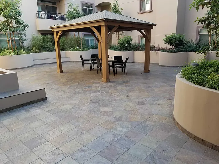 Riverside Dr — Photo 11
