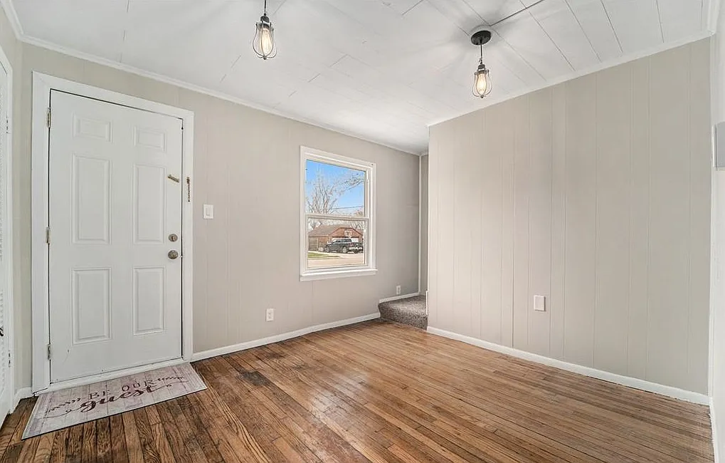 2 bed, 827 sqft, $1,400 — Photo 3