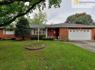 1004 Ridgeway Dr, Liberty, MO 64068