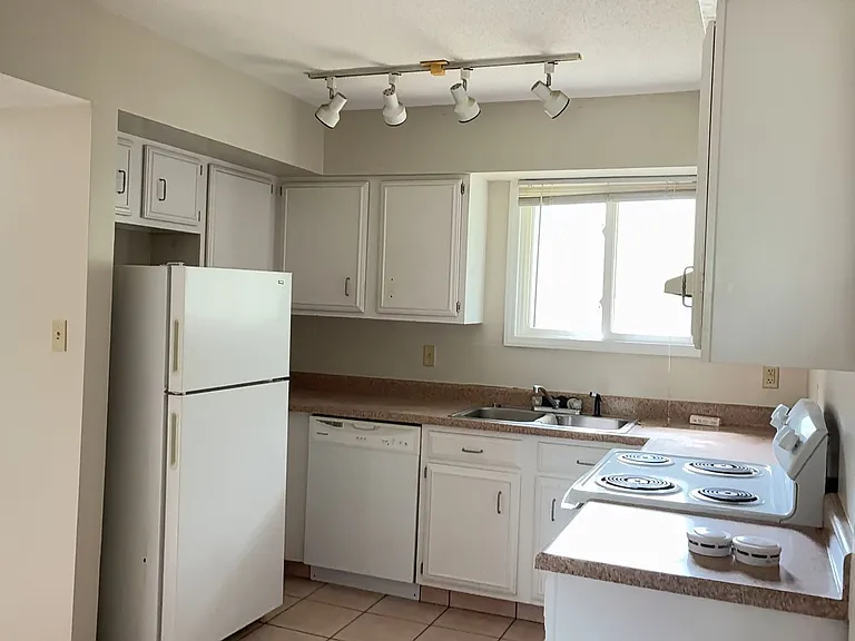 10301 N Kings Hwy #8-4 — Photo 2