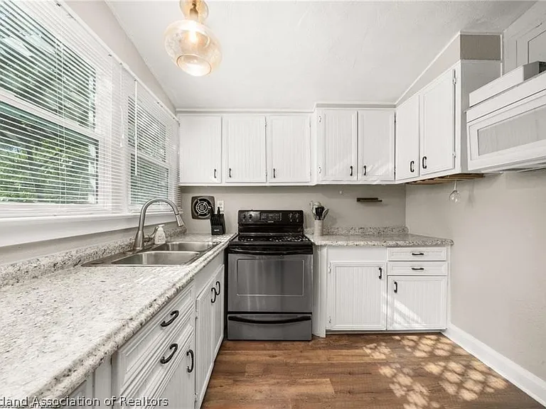 412 Rose Ave — Photo 6