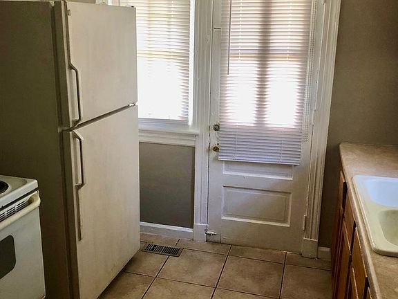4th image of 3304 Barton Ave