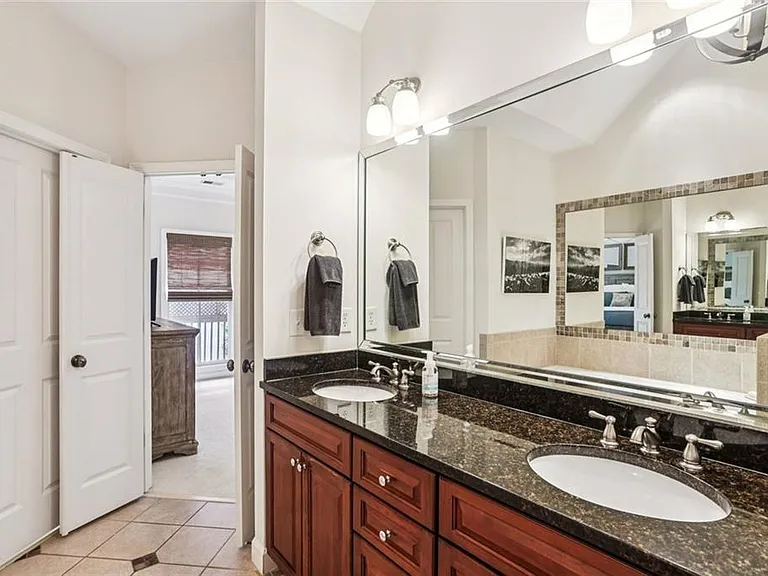 805 Highland Green Way NE — Photo 21