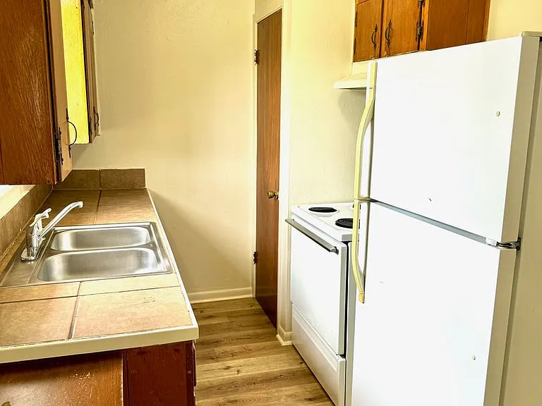 408 Sunset Ln — Photo 3