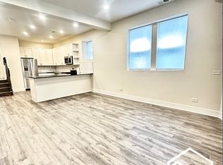 1145 W Lunt Ave, Chicago, IL 60626