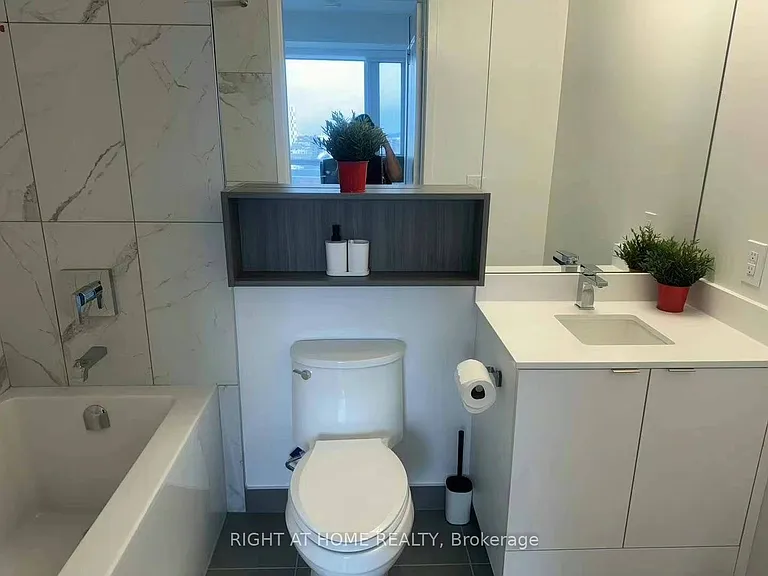 70 Princess St #1610 — Photo 5