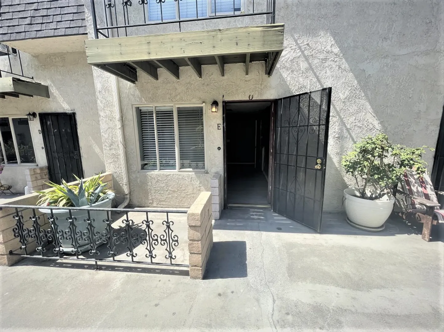 Cozy 2 bed 1.5 bath apartment in Santa Ana — Photo 1