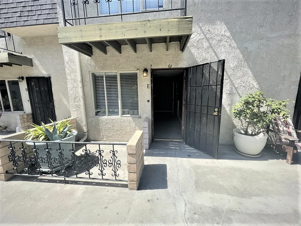 2227 N Broadway #E