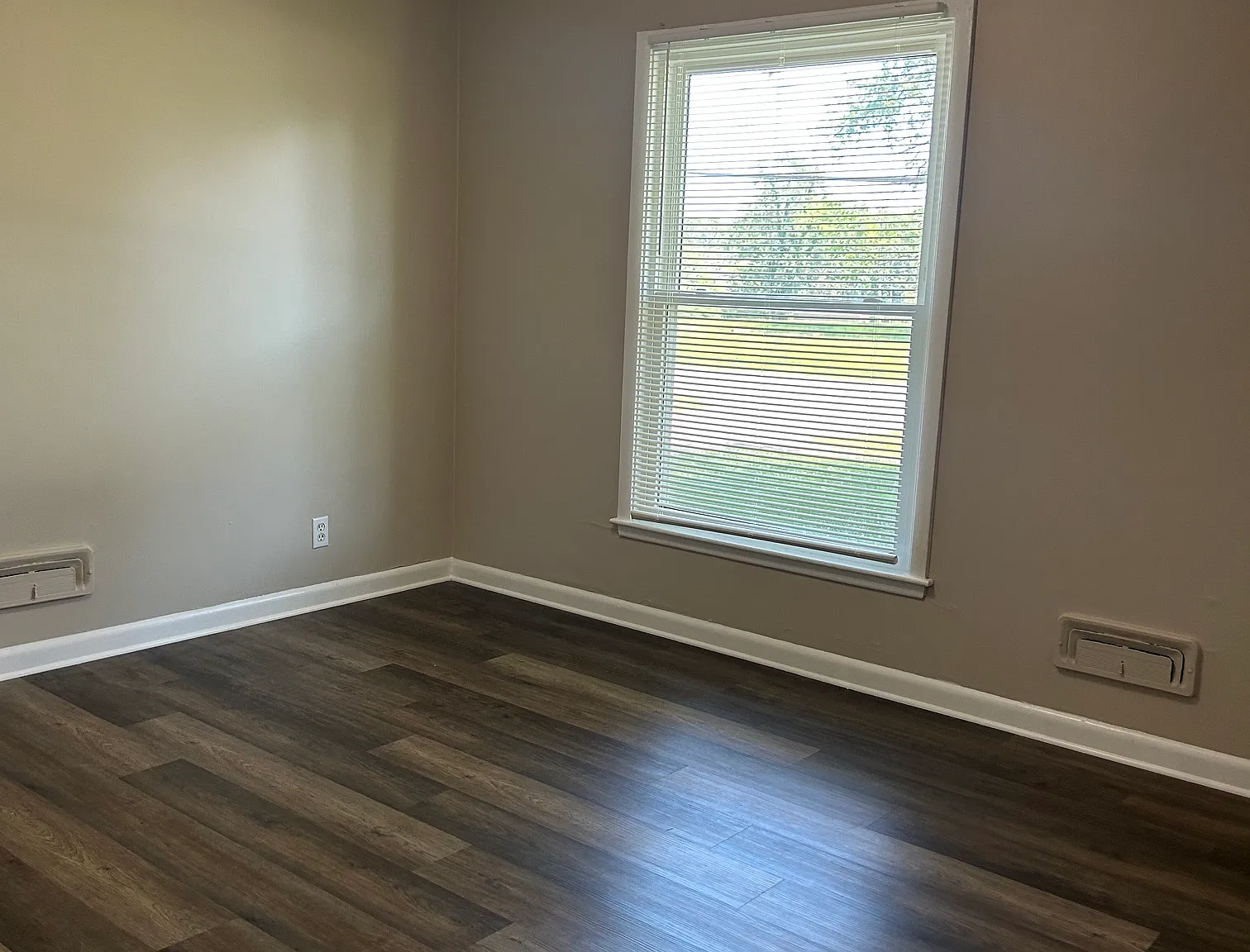 3 bed, 1075 sqft, $1,395 — Photo 4