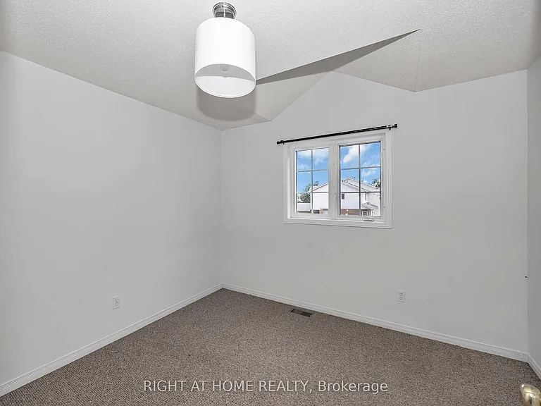 1 Kincardine Dr — Photo 20