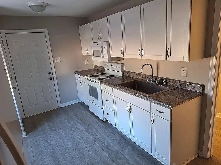 425 S 18th Ave #B — Photo 2