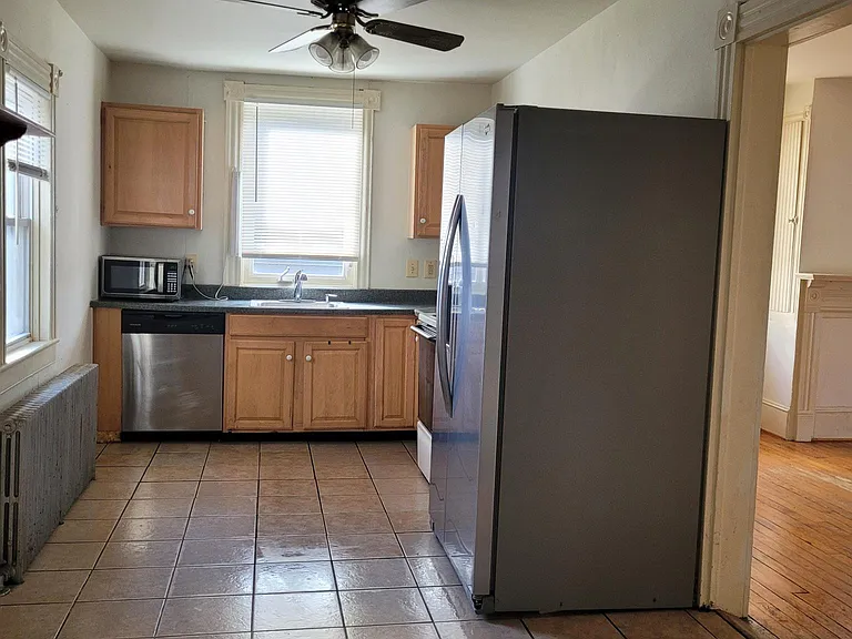 Large Kitchen. It has enough space for a breakfast table!