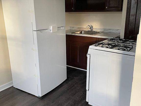 3rd image of 6715 Oakland St Floor 1